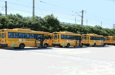 搭载玉柴YCY24发动机 欧辉校车护航北京中小学生安全出行