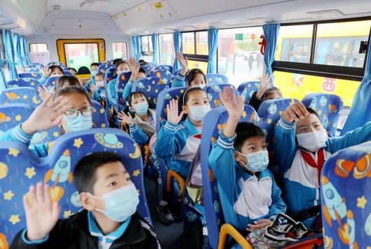 向群众汇报 请群众阅卷 西青区校车试点运营发车 为学生筑牢安全屏障
